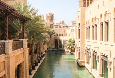 YILBAŞI ÖZEL BİR DUBAİ MASALI TURU DUBAİ ŞEHİR TURU VE ABRA GEÇİŞİ DAHİL A Jet Havayolları ile